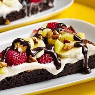 Pampered Chef – Banana Split Brownie Pizza